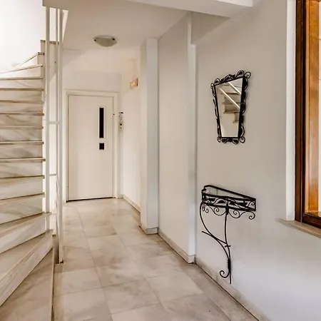 Pantheon Penthouse, Riviera Apartment